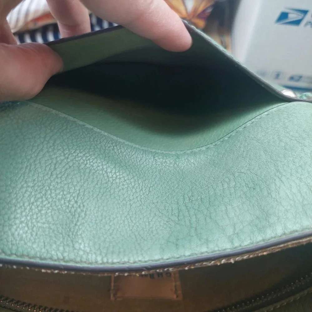 G.H.Bass & Co Rare Vintage Green 💚 Leather Adjustable Crossbody bag Purse